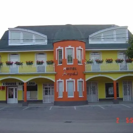 Arpad Hotel *